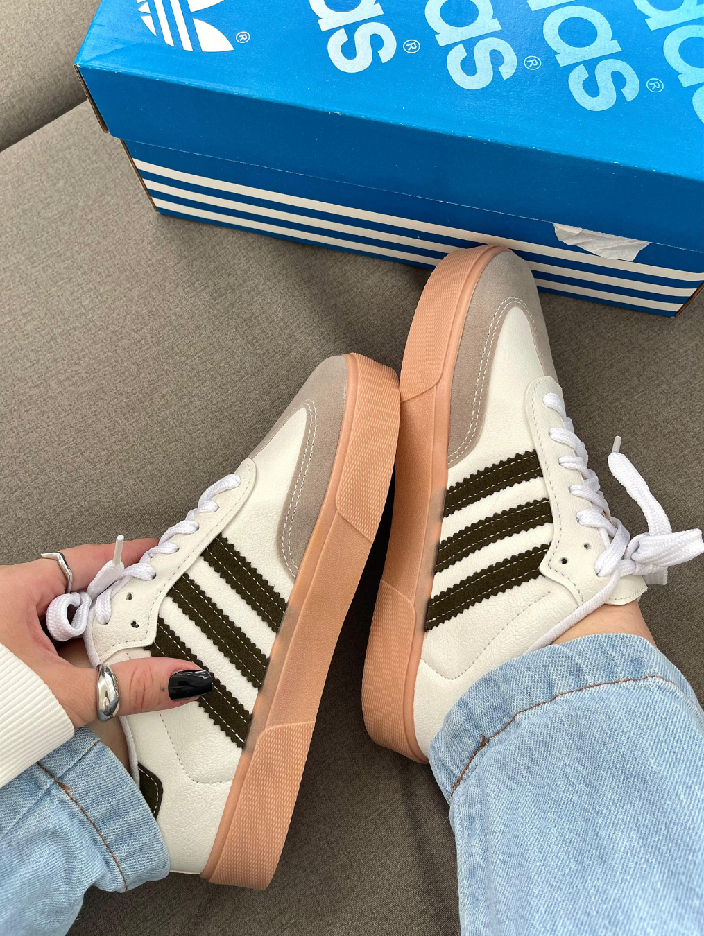 Tênis Adidas Samba Retrô Marrom – Clássico, Premium e Exclusivo