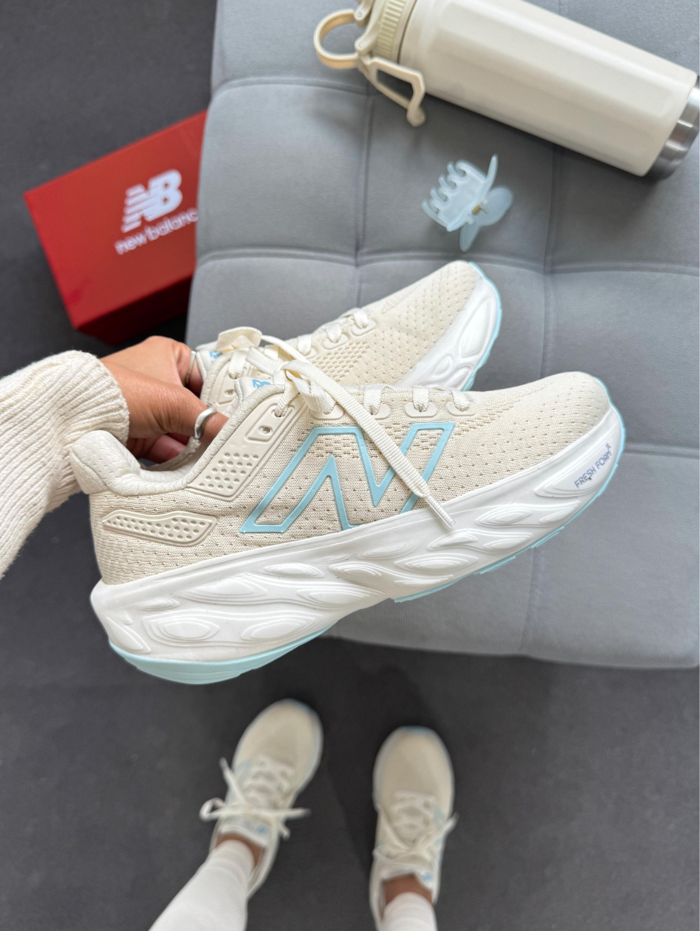 Tênis New Balance 1080 Off White e Azu