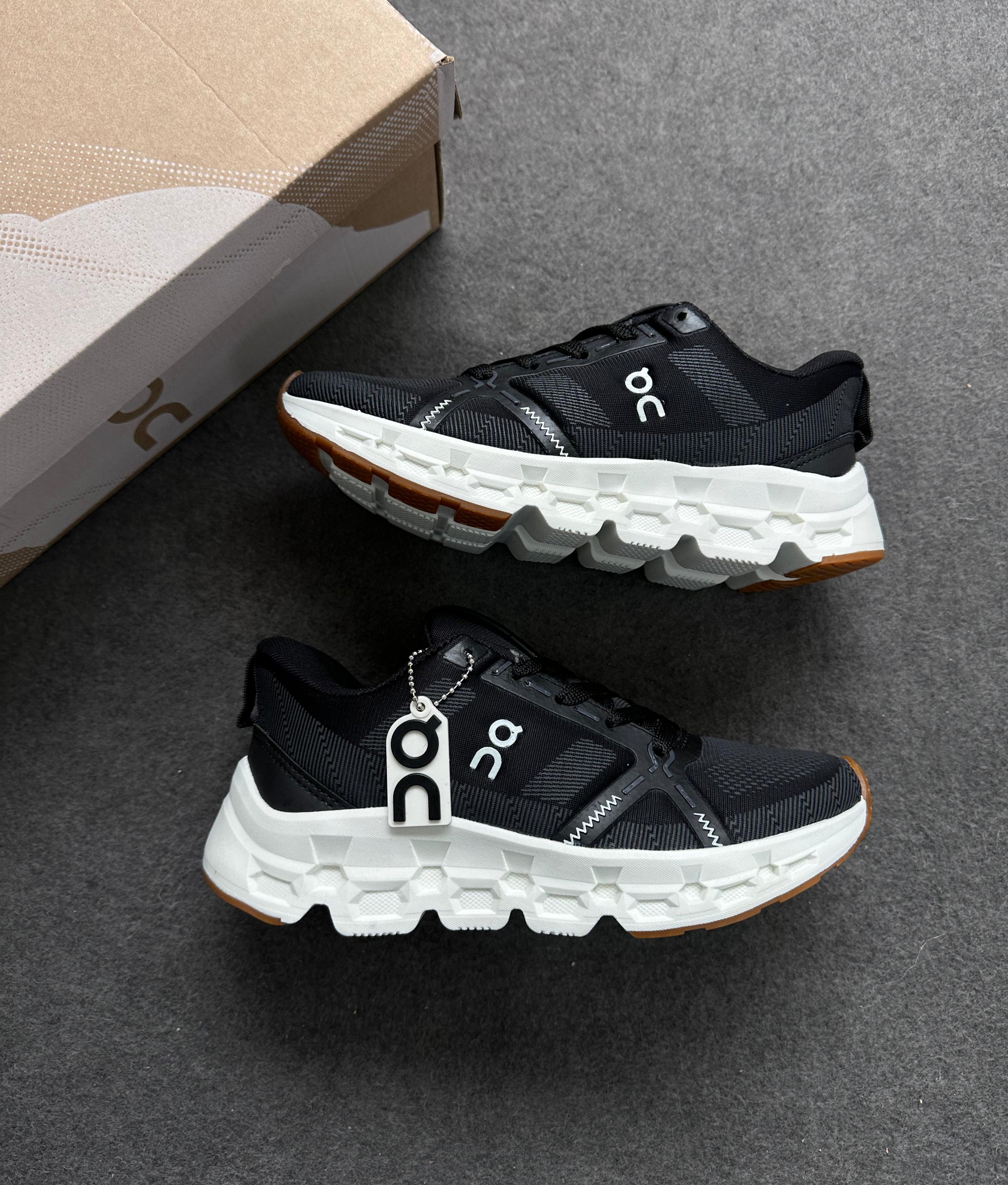 Tênis On Cloud Surfer Max – Linha Premium