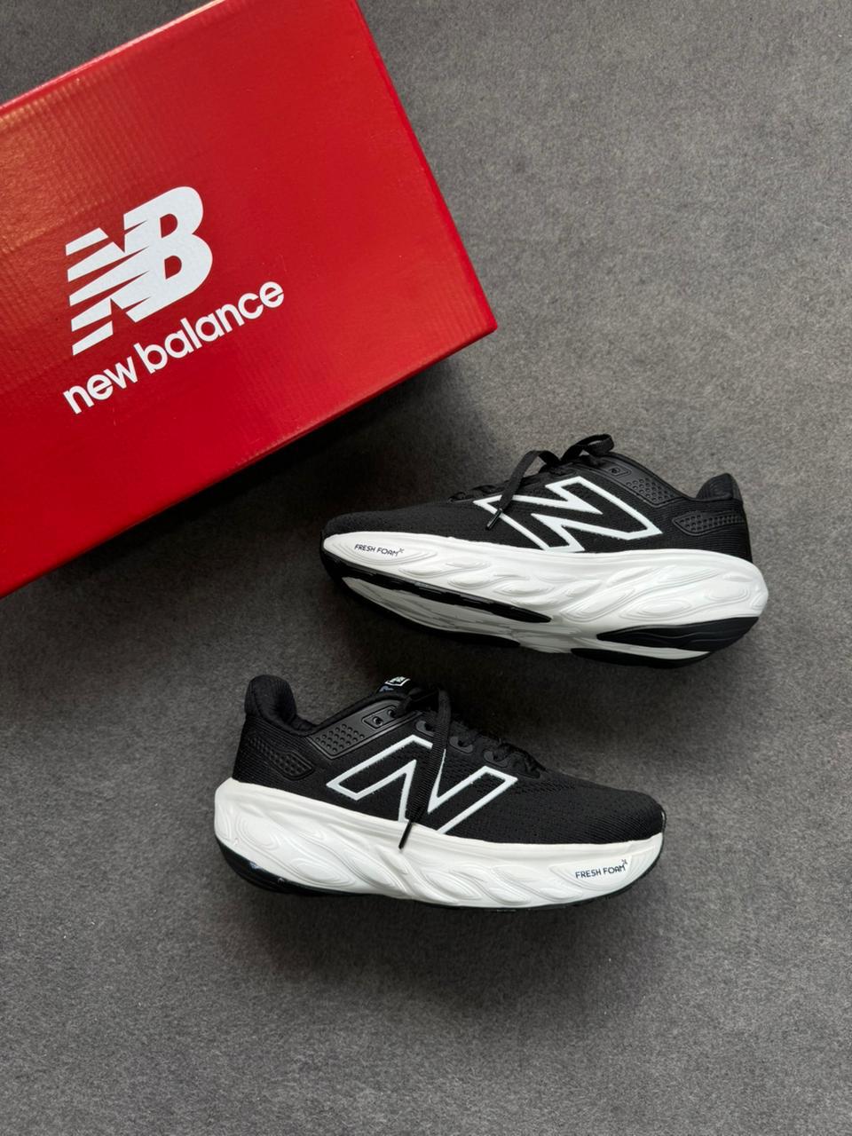 Tênis New Balance Preto e Branco 1080