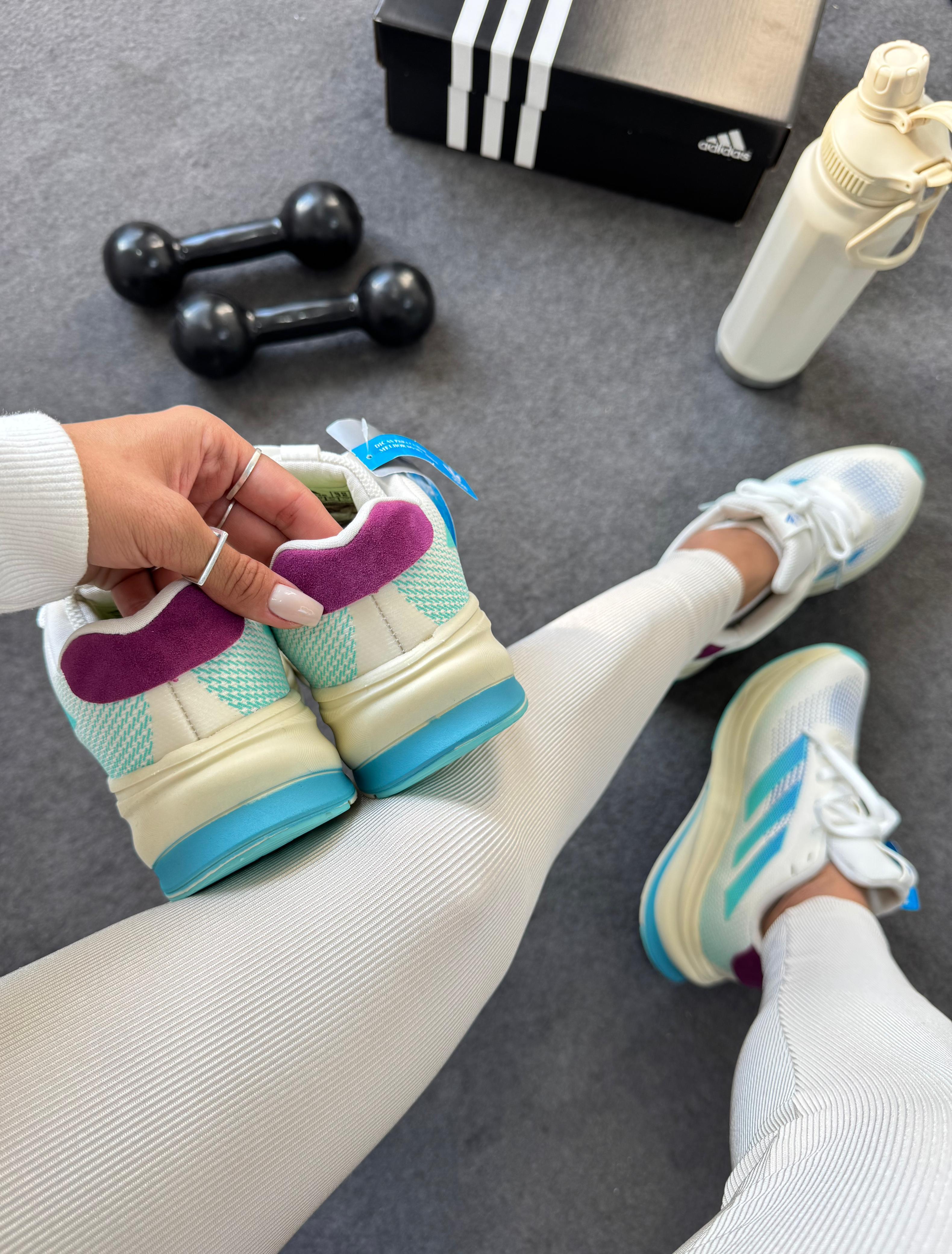 Tênis Adidas Supernova