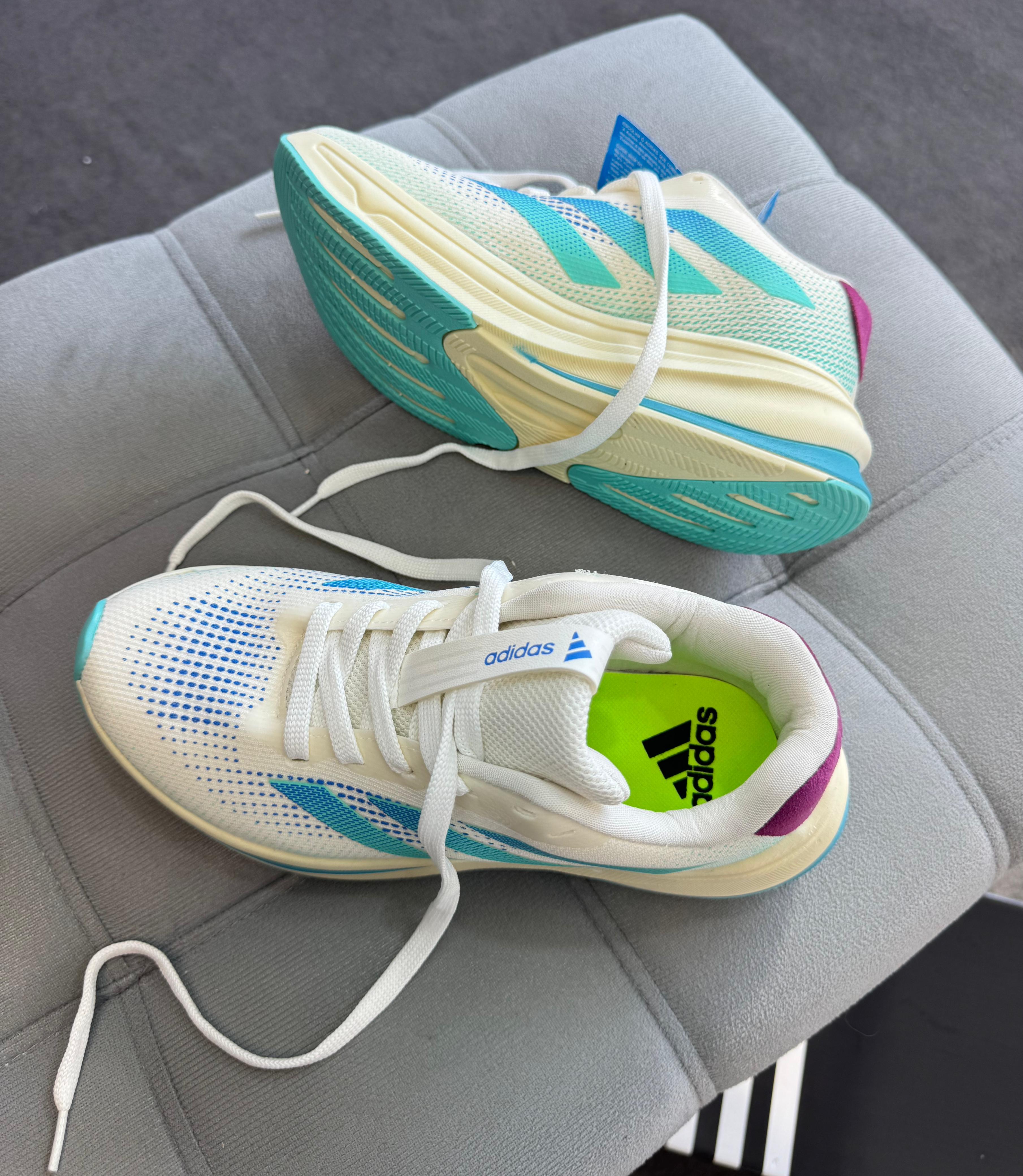 Tênis Adidas Supernova